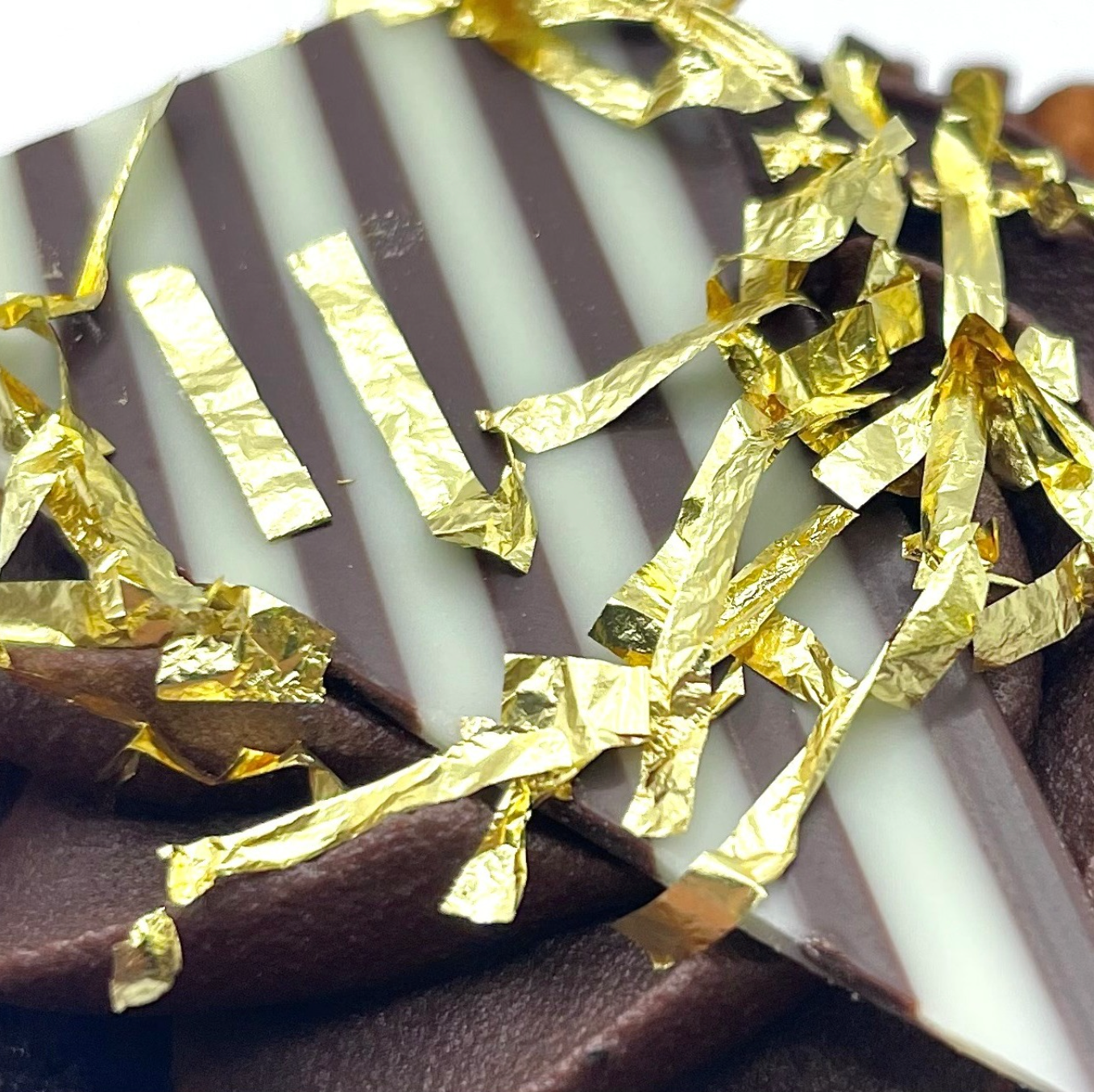 Edible Gold Ribbon on a cake– Edible Gold Leaf
