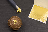 25 Leaves Transfer Booklet - 23ct Edible Gold Leaf 80 x 80mm